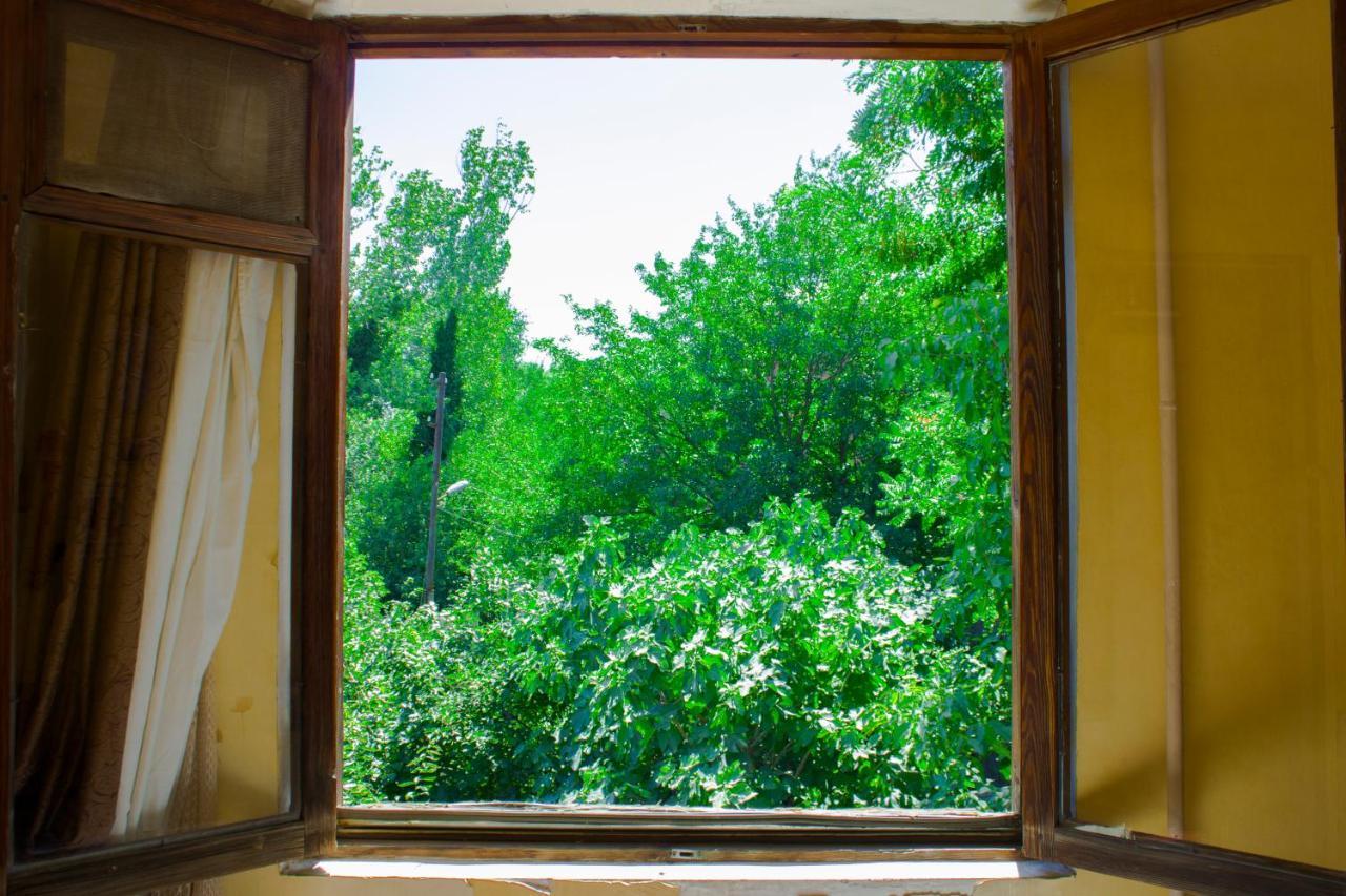 Nino'S Guest House Тбилиси Экстерьер фото