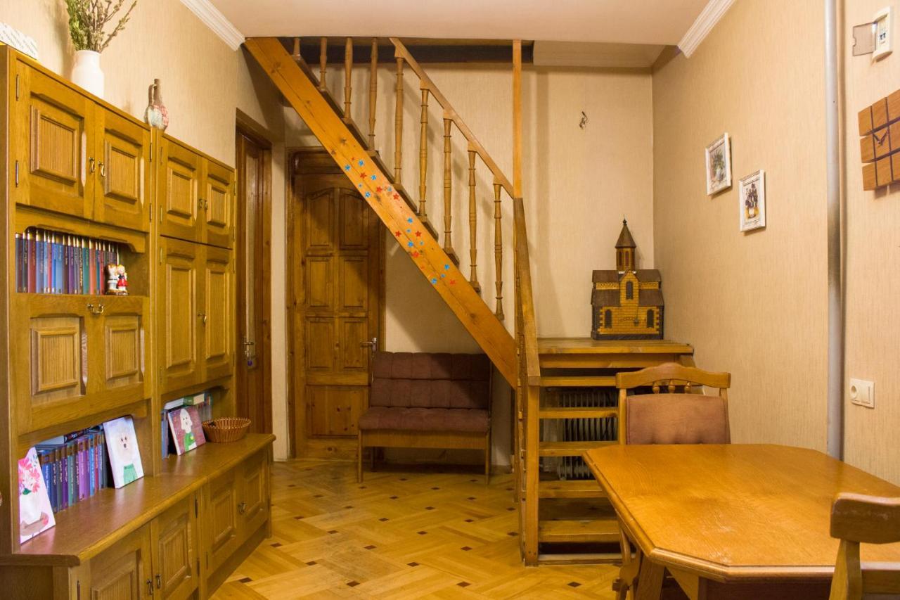 Nino'S Guest House Тбилиси Экстерьер фото